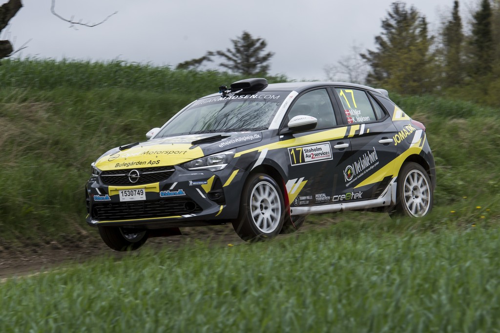 Mikkel Njor og Karsten Isaksen har et fantastisk udgangspunkt med i den nye Opel Corsa Rally4, som duoen indtil videre har ført til to klassesejre af to mulige
(Foto: Jokum Tord Larsen)
